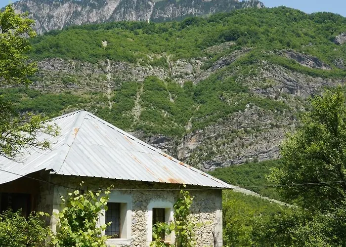 게스트하우스 Motina River Tropoje